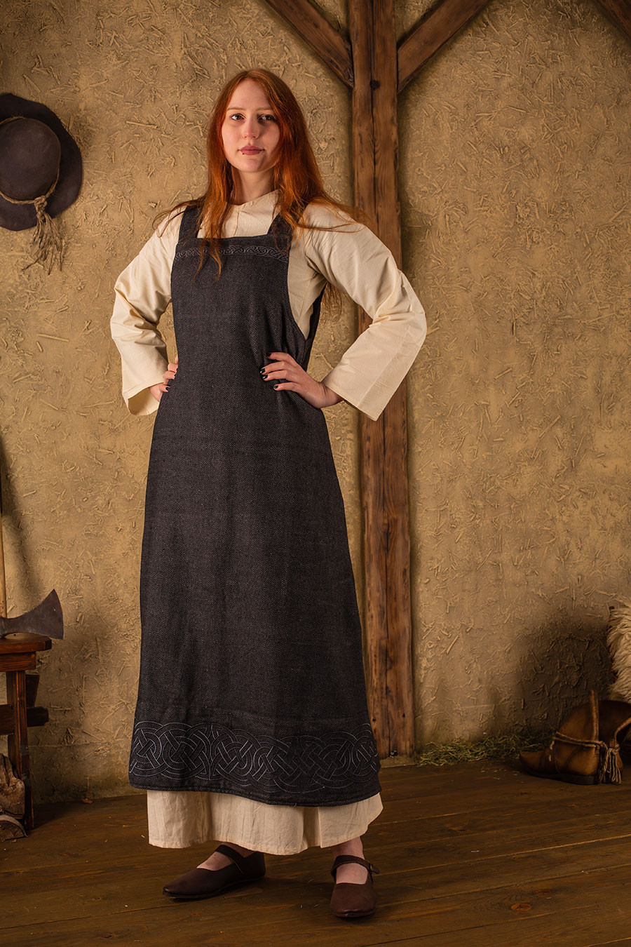 Vestido delantal vikingo modelo Alva Fishbone, negro