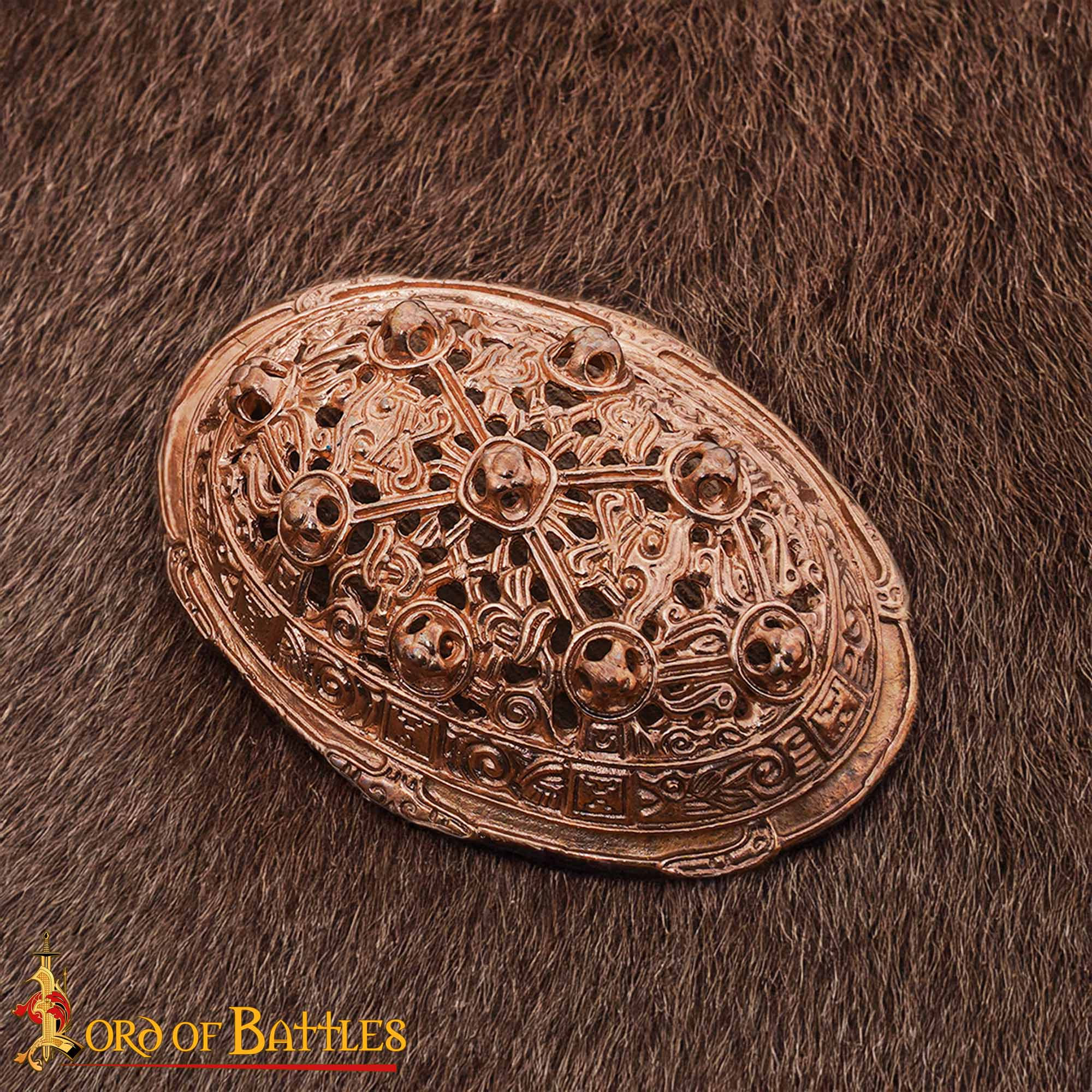 Broche vikingo oval siglo IX en bronce brillante