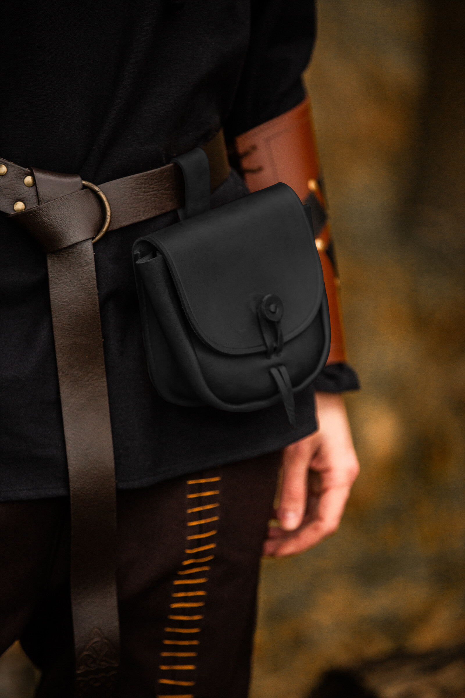 Bolso medieval en cuero modelo Tilo, color negro