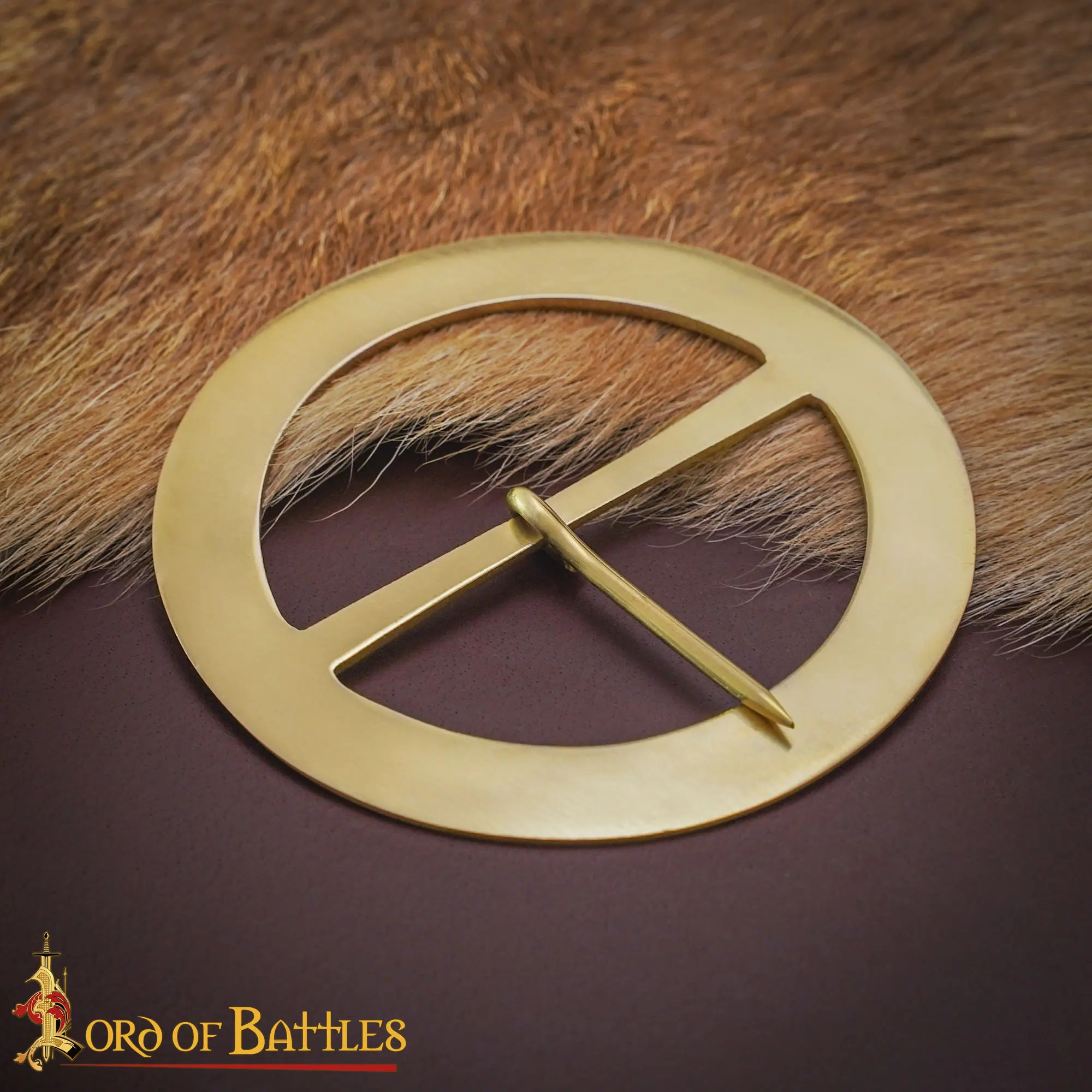 Hebilla medieval redonda en latón (9,5 cm.)