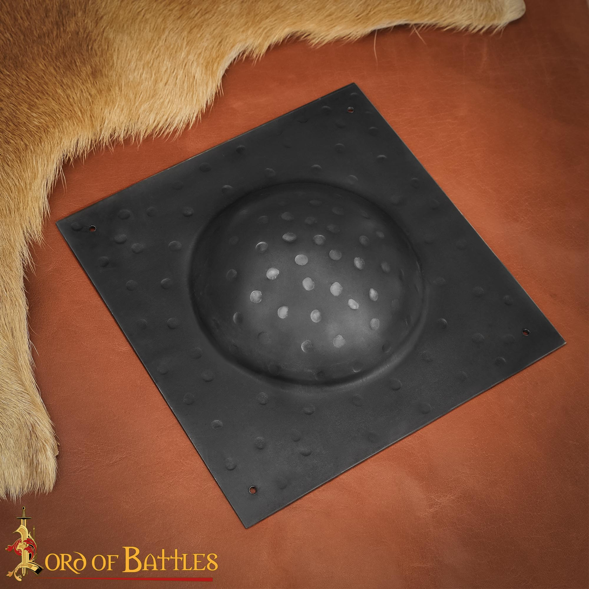 Umbo cuadrado en acero ennegrecido, para escudo romano