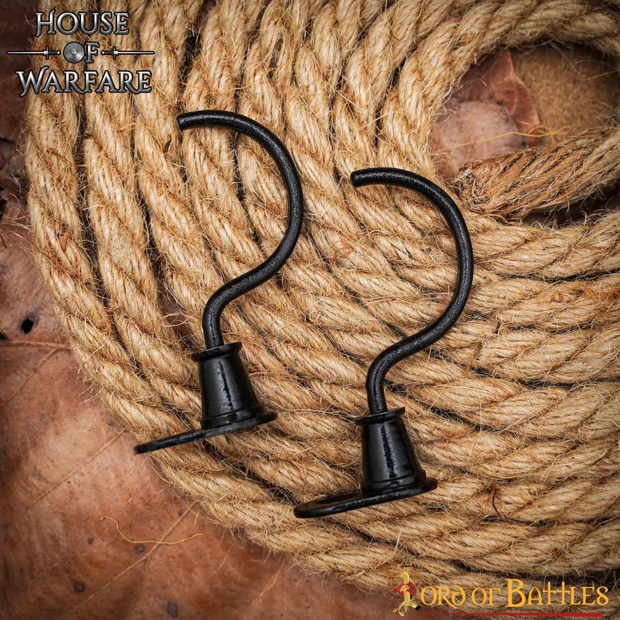 Pareja de soportes medievales para colgar utensilios y armas