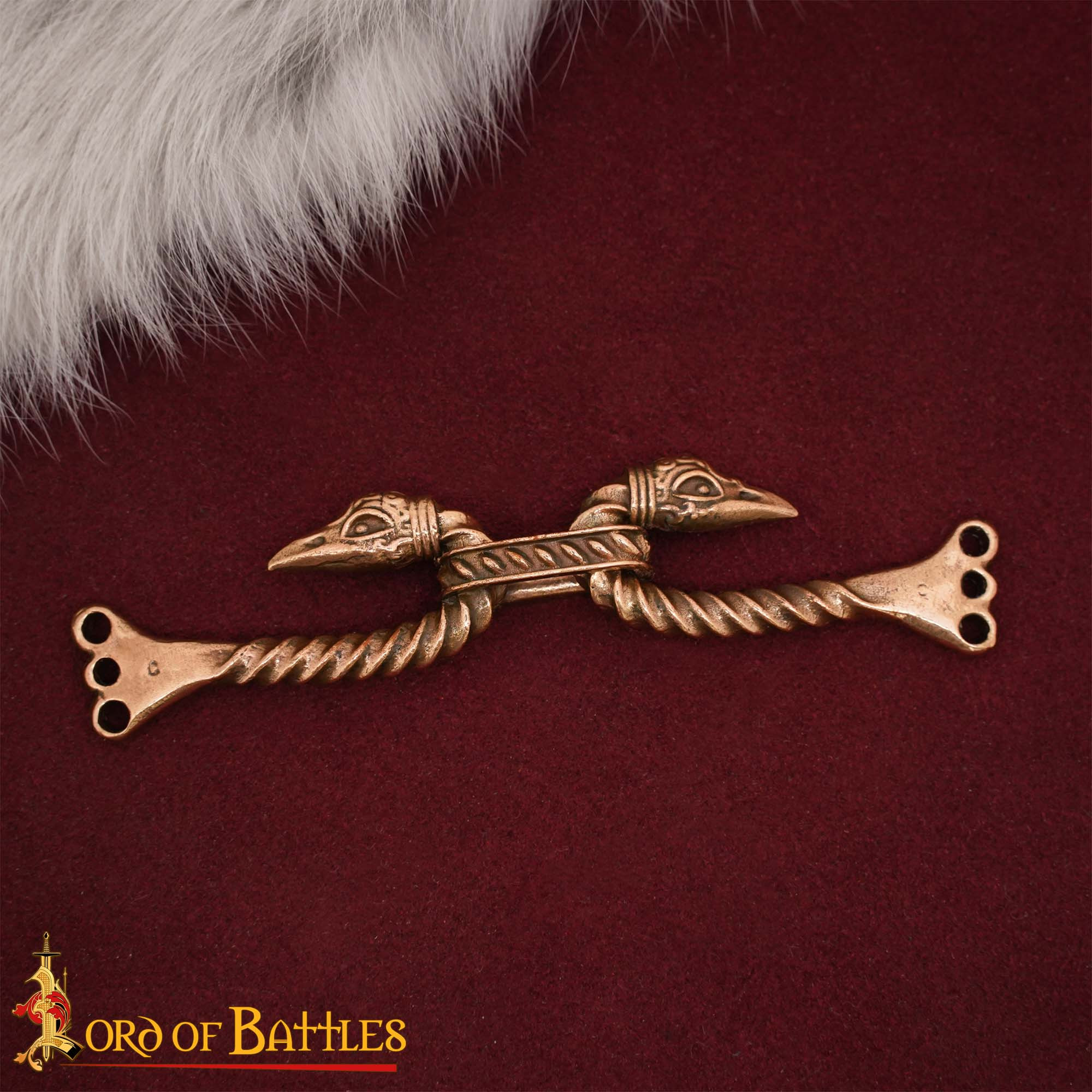 Cierre de capa celta modelo cuervos en bronce envejecido