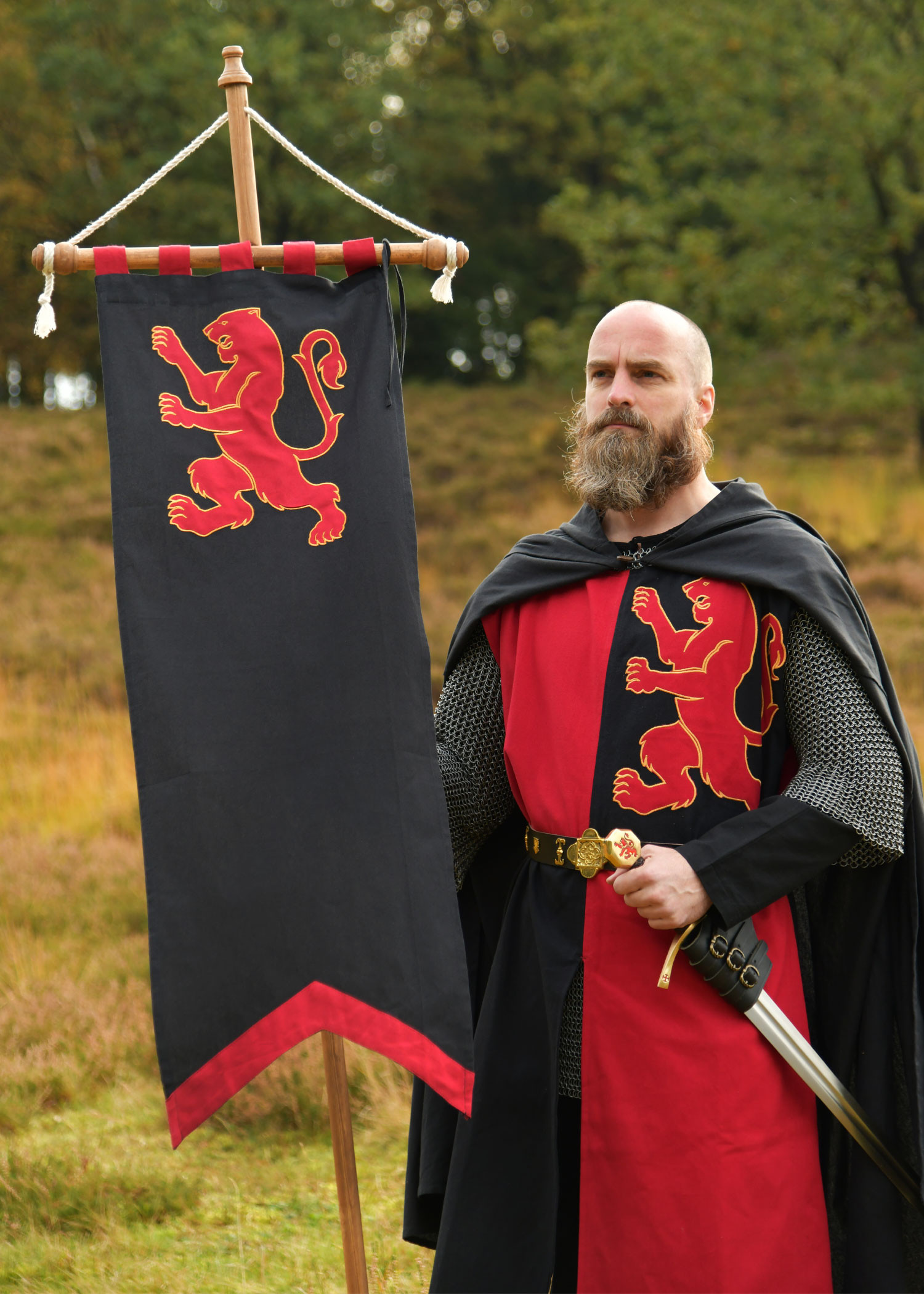 Estandarte medieval diseño León, negro-rojo