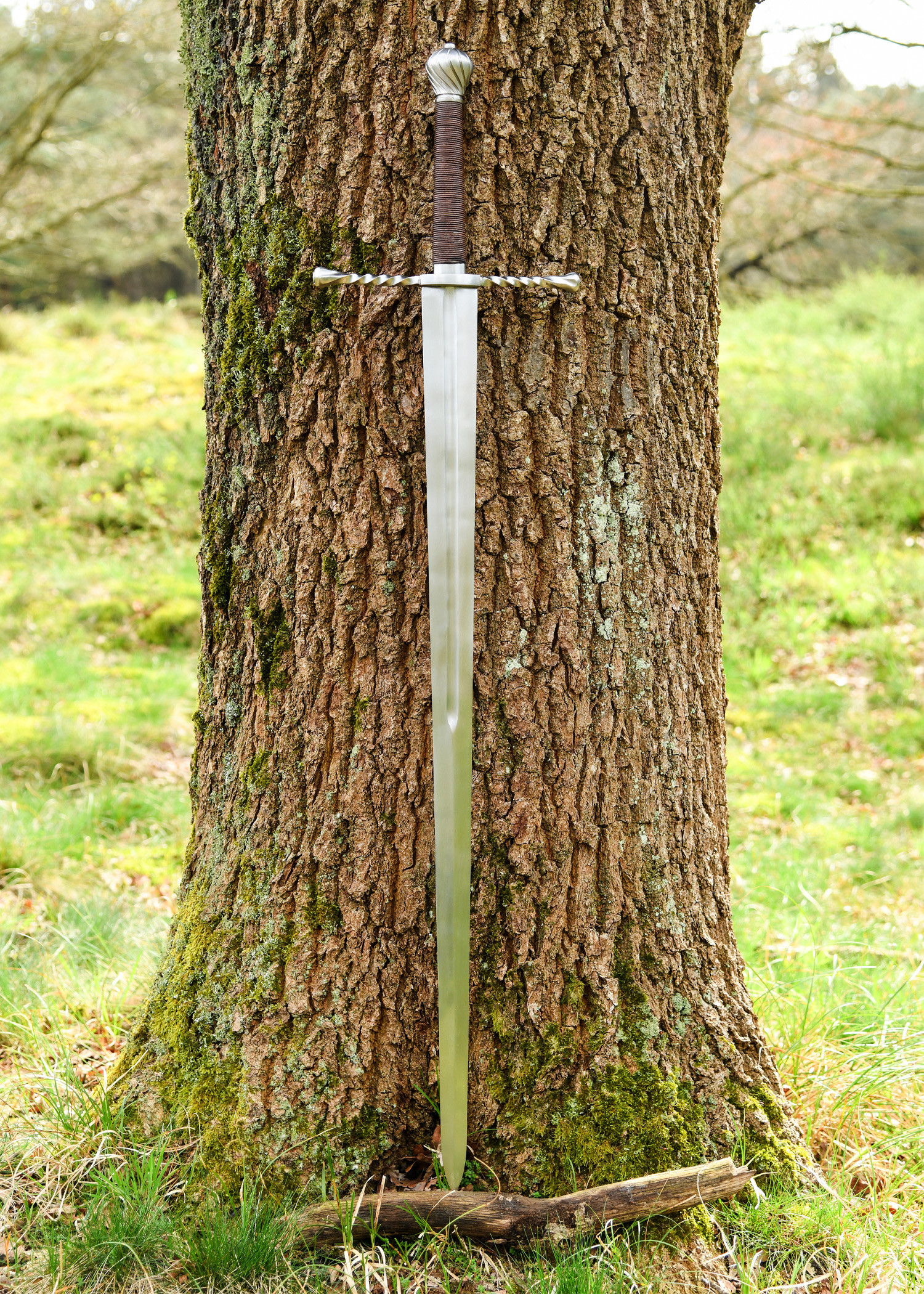 Espada Bastarda con vaina, funcional