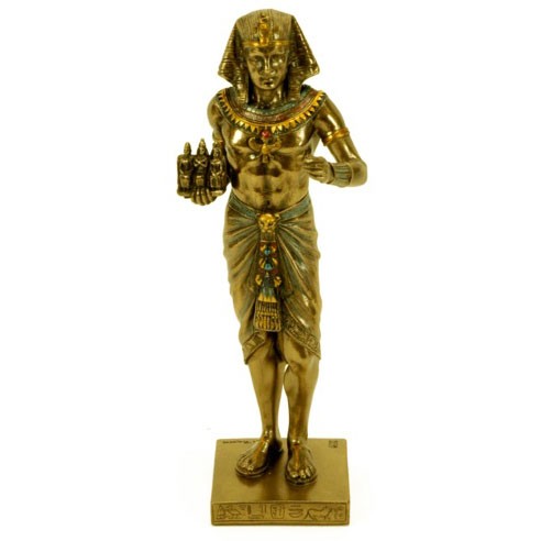 Figura faraón egipcio con tríada