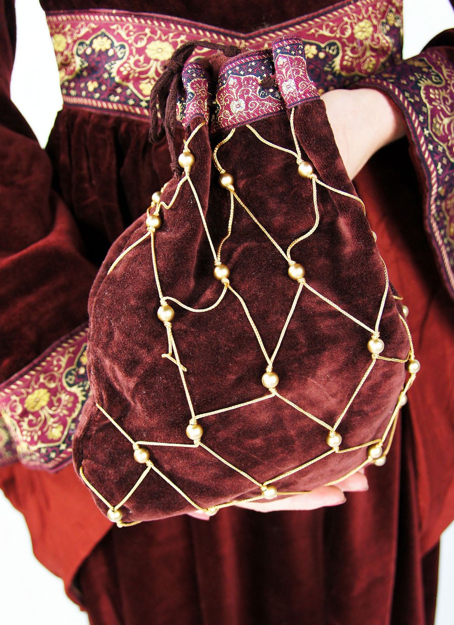 Bolso redecilla mujer noble medieval