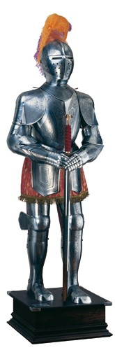 Armadura natural plateada con grabados