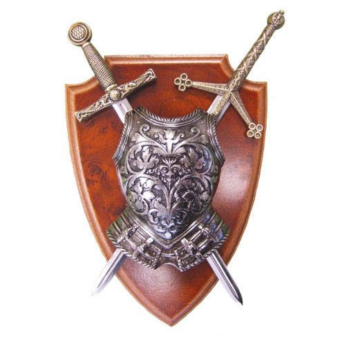 Panoplia con coraza y 2 espadas