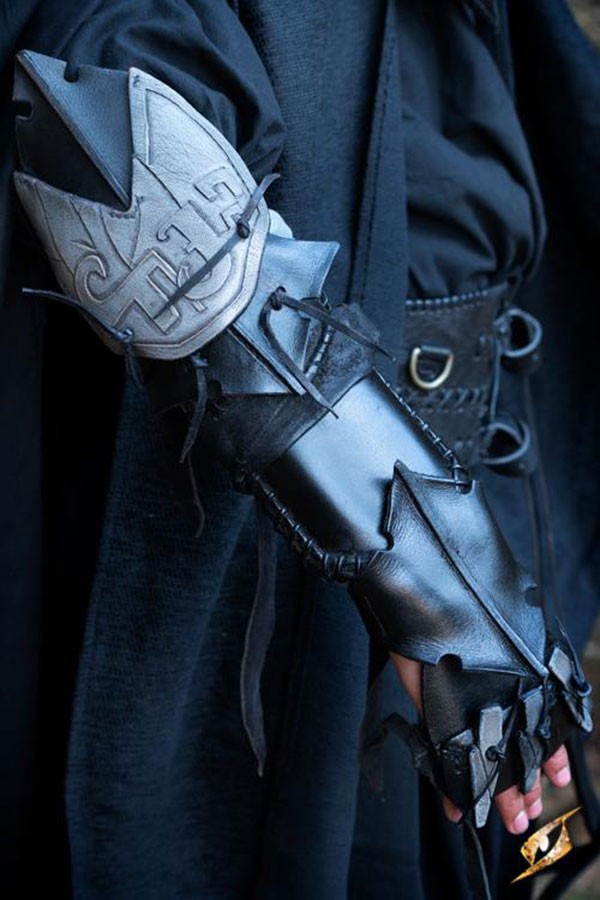 Brazalete Asesino garra, brazo derecho (1 unidad)