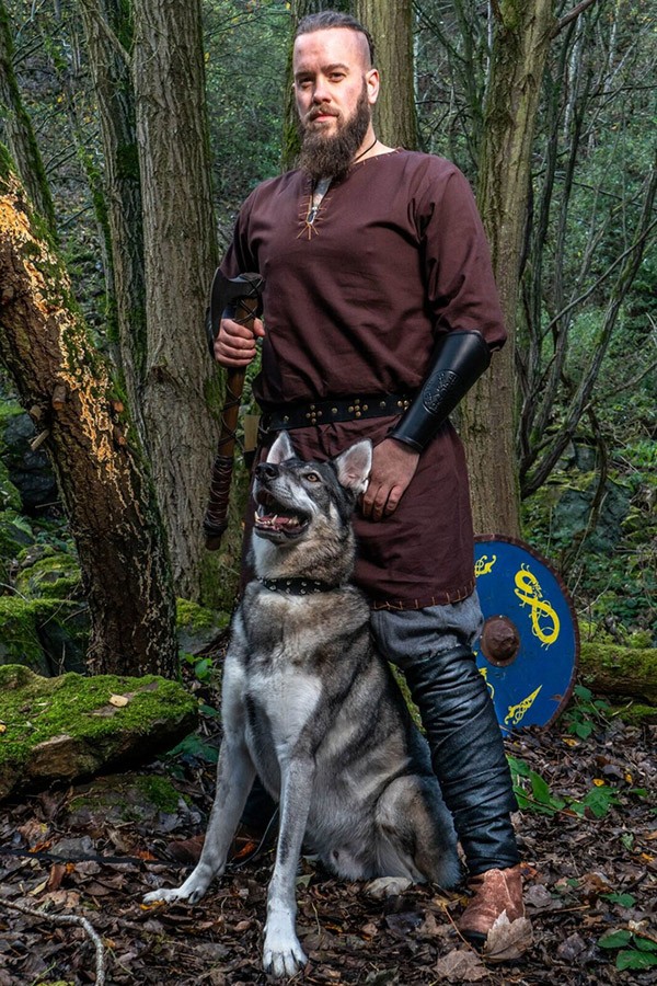 Túnica vikinga con bordados Erwin, marrón oscuro