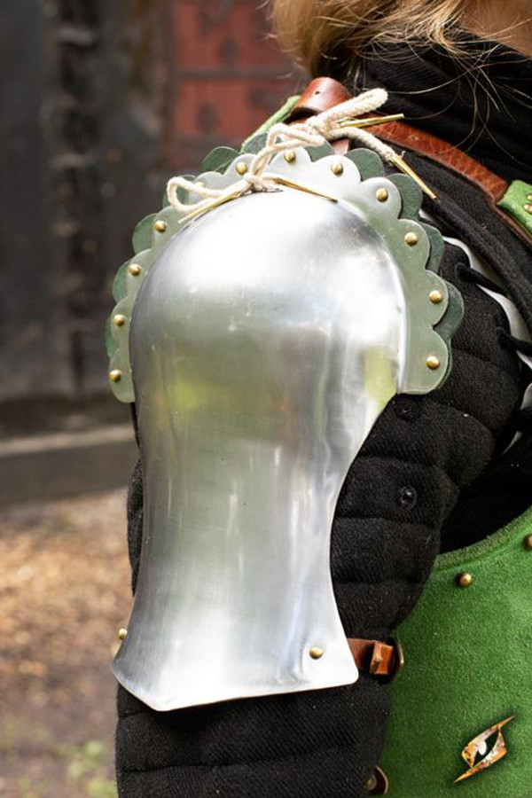 Hombreras medievales de noble, Epic Armoury