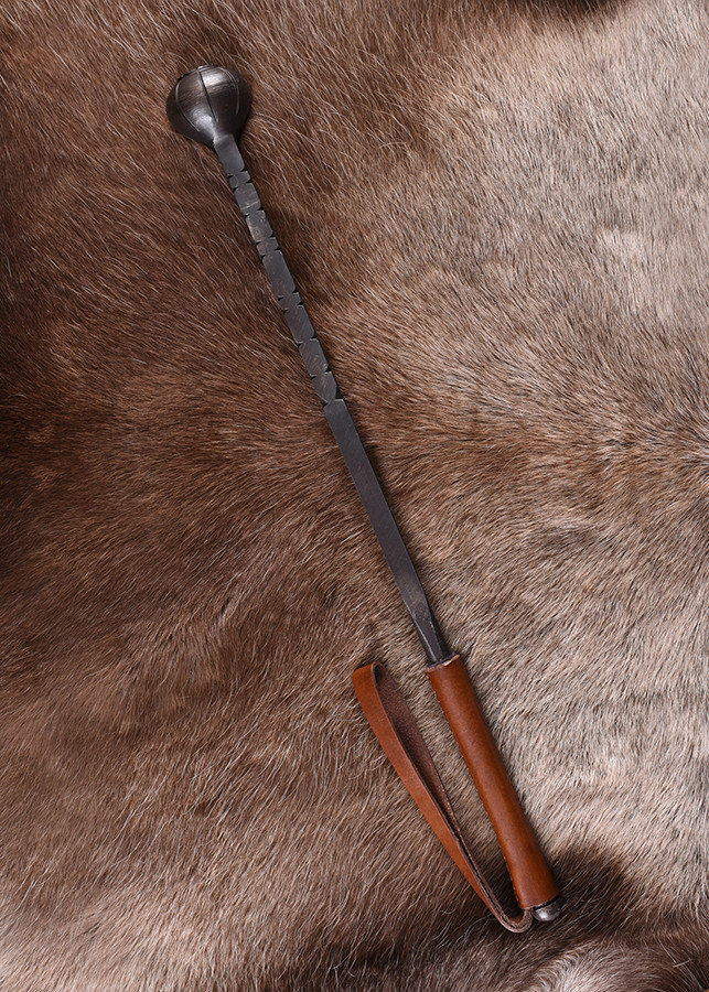 Maza medieval de acero com empuñadura de cuero, siglos XVI-XVII