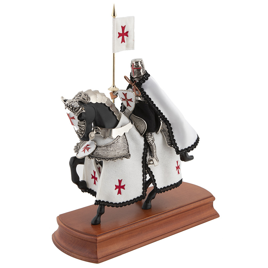 Armadura a caballo con Estandarte Caballeros Templarios,  35 x 35 cm.