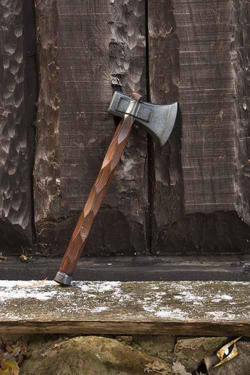 Hacha de mano en látex para LARP, 55 cm.