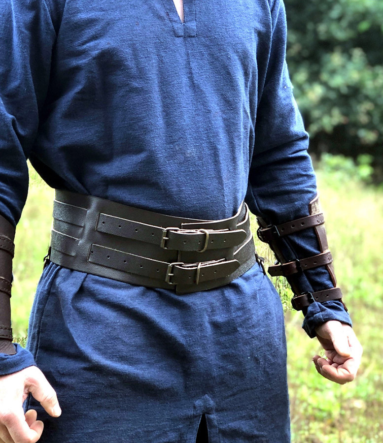 Cinturón vikingo modelo Solveig, color marrón oscuro