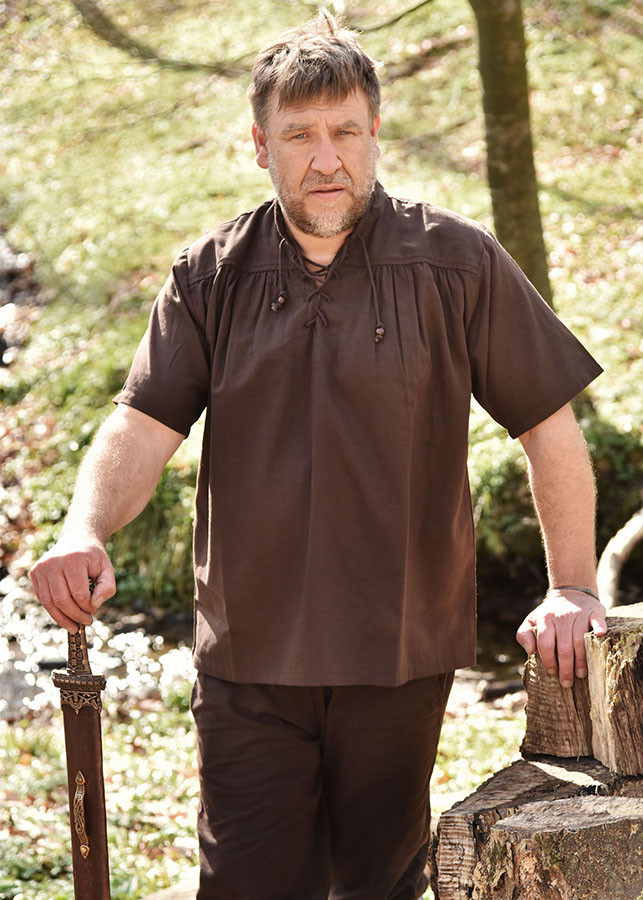 Camisa medieval de verano con mangas cortas, color marrón