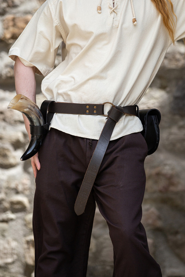 Cinturón de cuero con patrón celta, color marrón oscuro