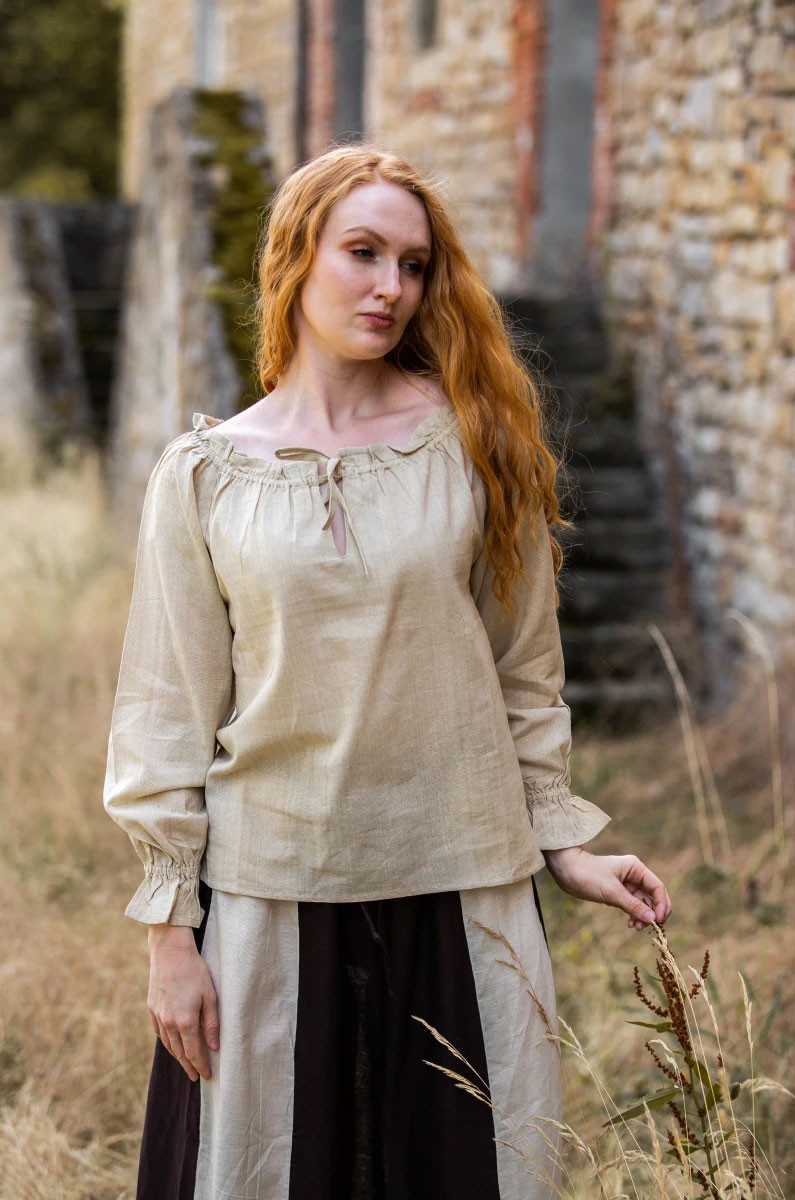 Blusa medieval crema, con manga larga