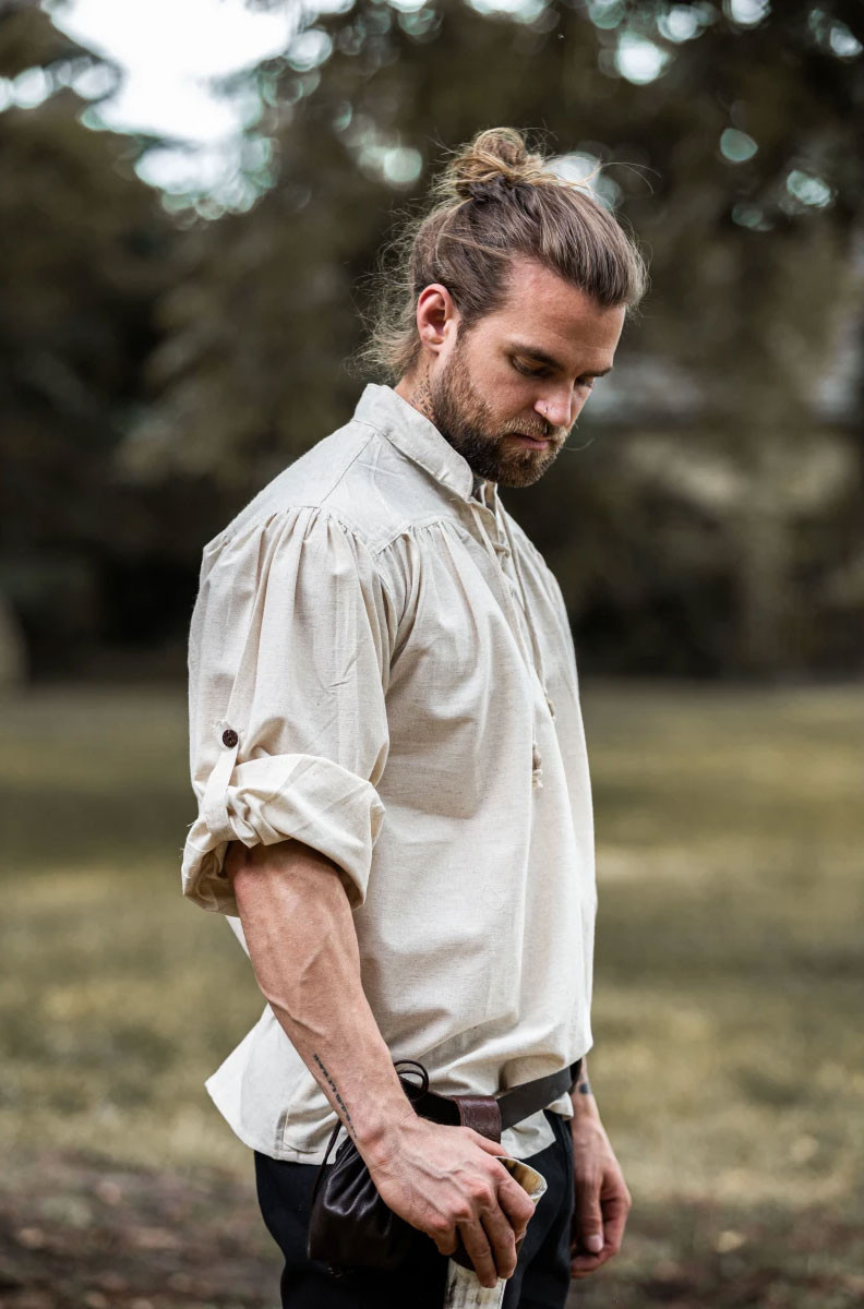 Camisa de cuello alto con cordones, blanco natural