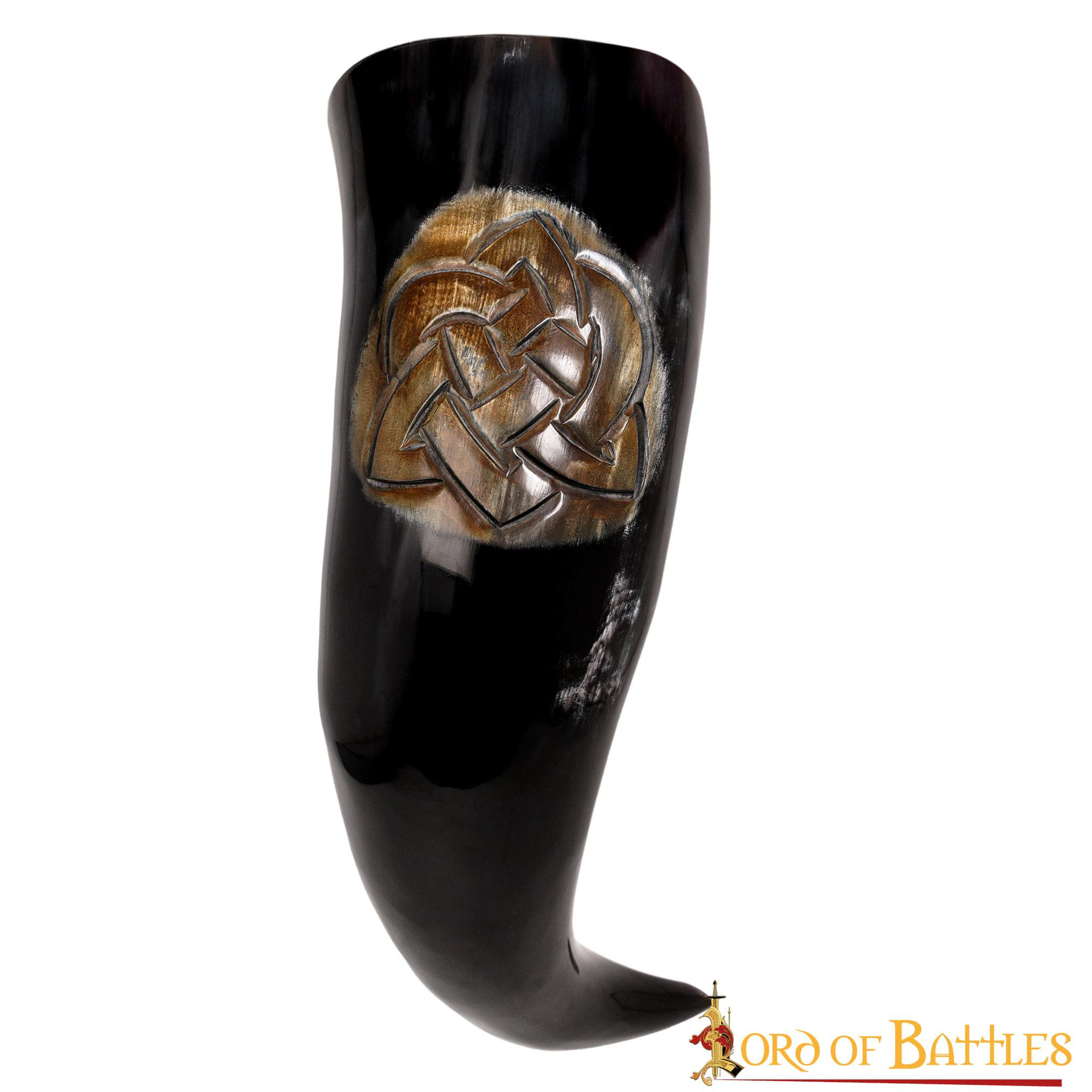 Cuerno para beber con nudos celtas grabados