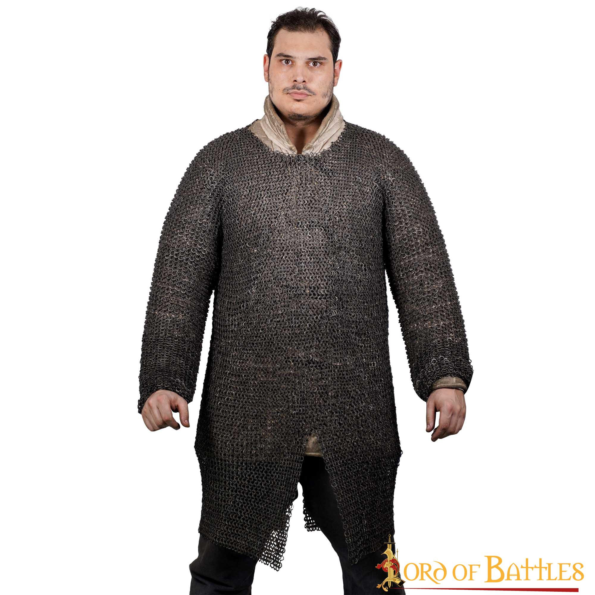 Cota de malla medieval larga con anillas de titanio remachadas