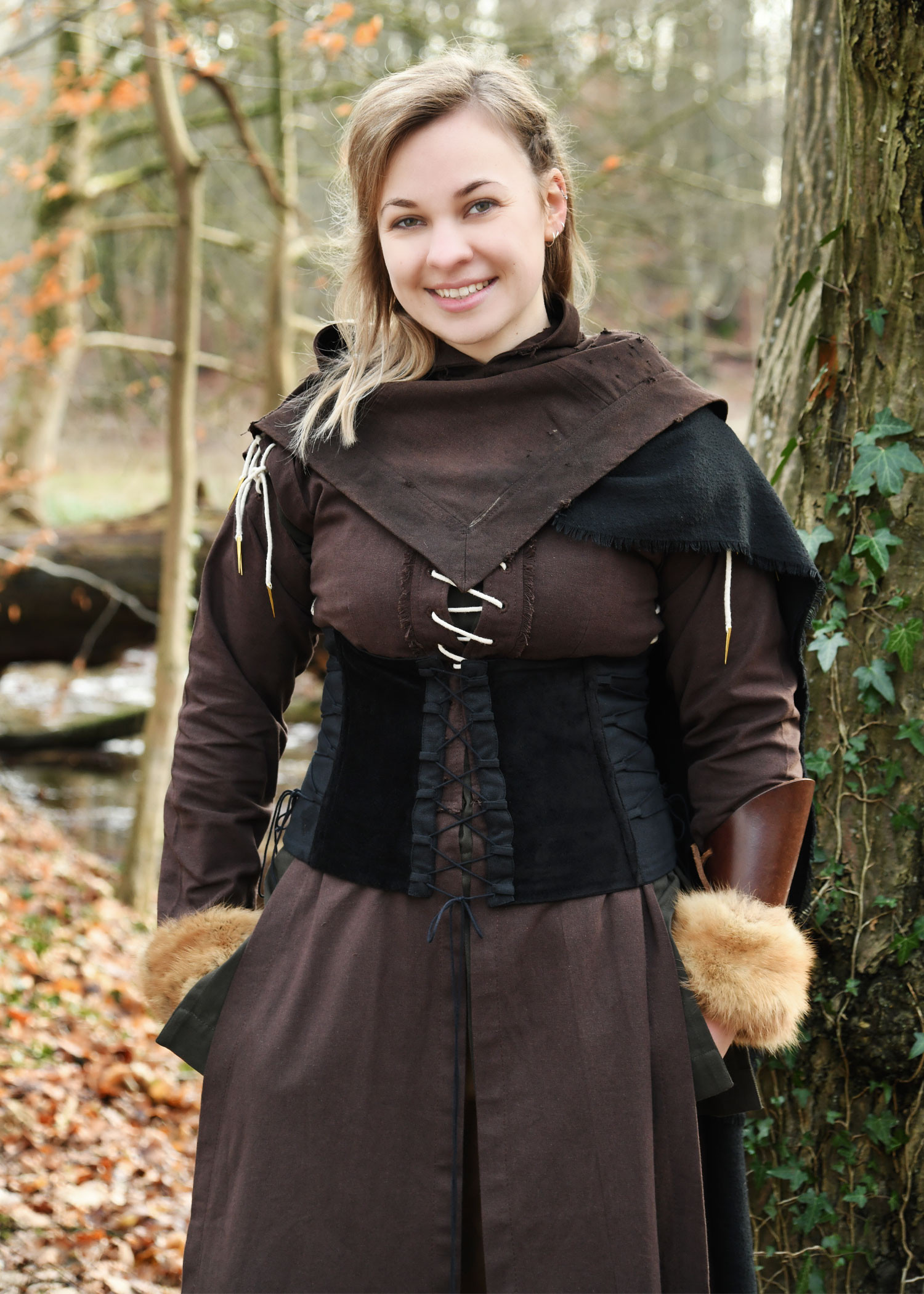 Corpiño medieval en terciopelo Anik negro