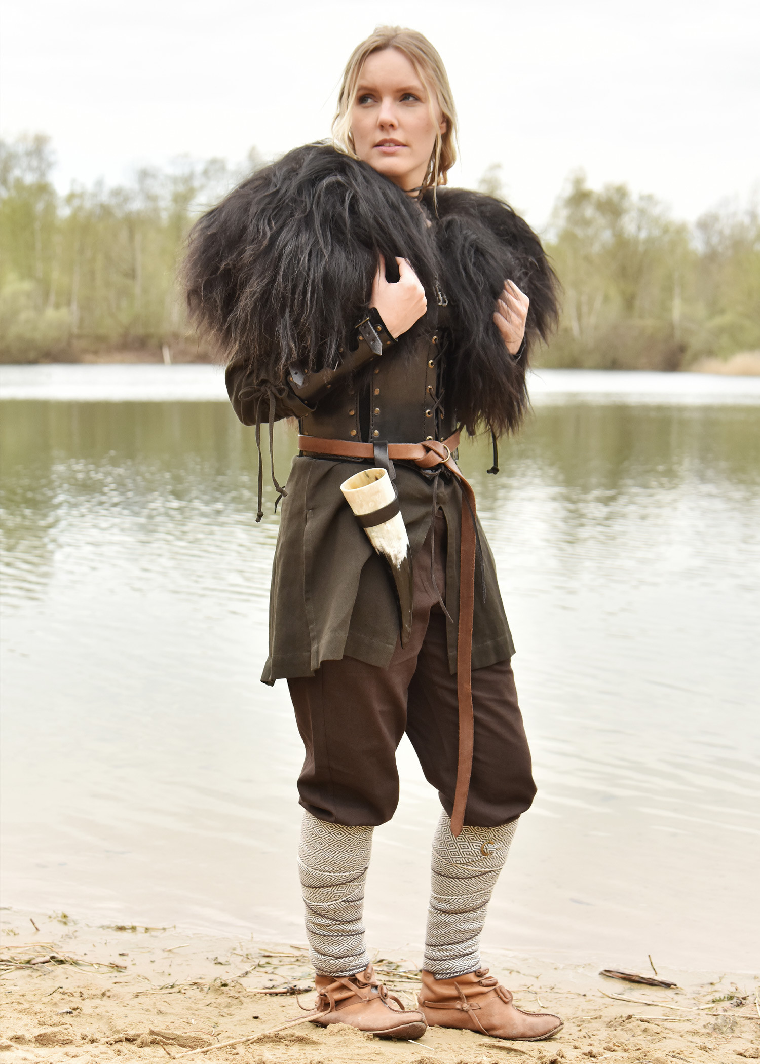 Piel de oveja nórdica para los hombros, negra