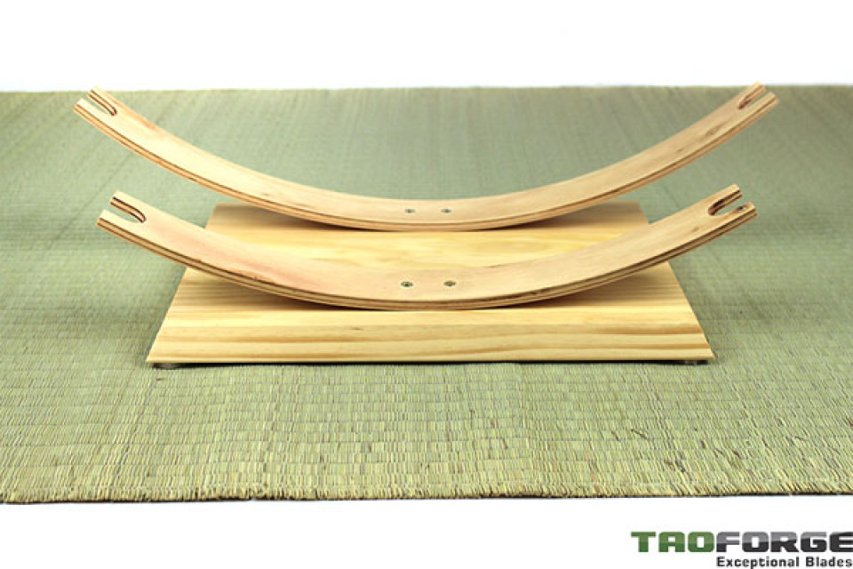 Soporte sobremesa para 2 katanas, madera natural (38x26 cm.)