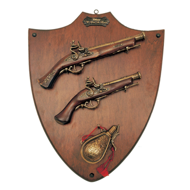 Panoplia con 2 pistolas de chispa, polvorera con tabla (57x47 cm.)