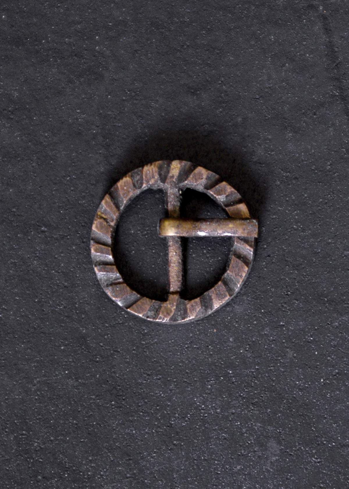 Hebilla época medieval para cinturón, en latón