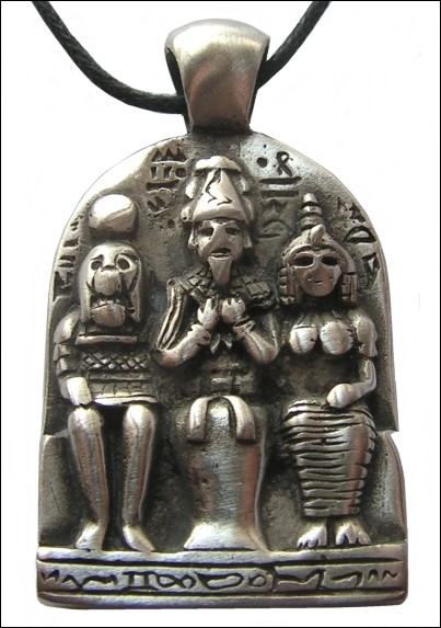 Colgante tríada egipcia