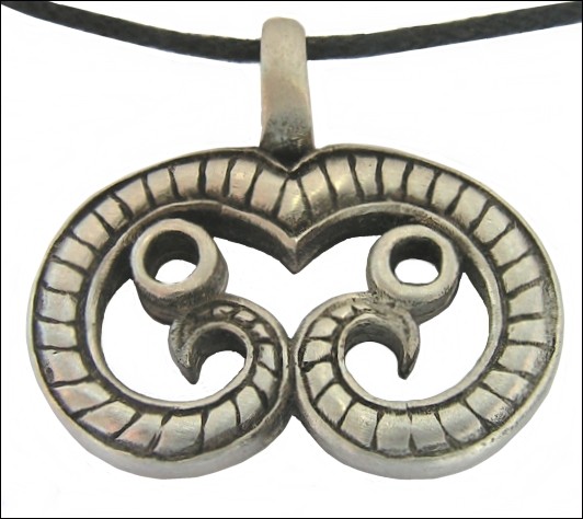 Colgante vikingo cuernos