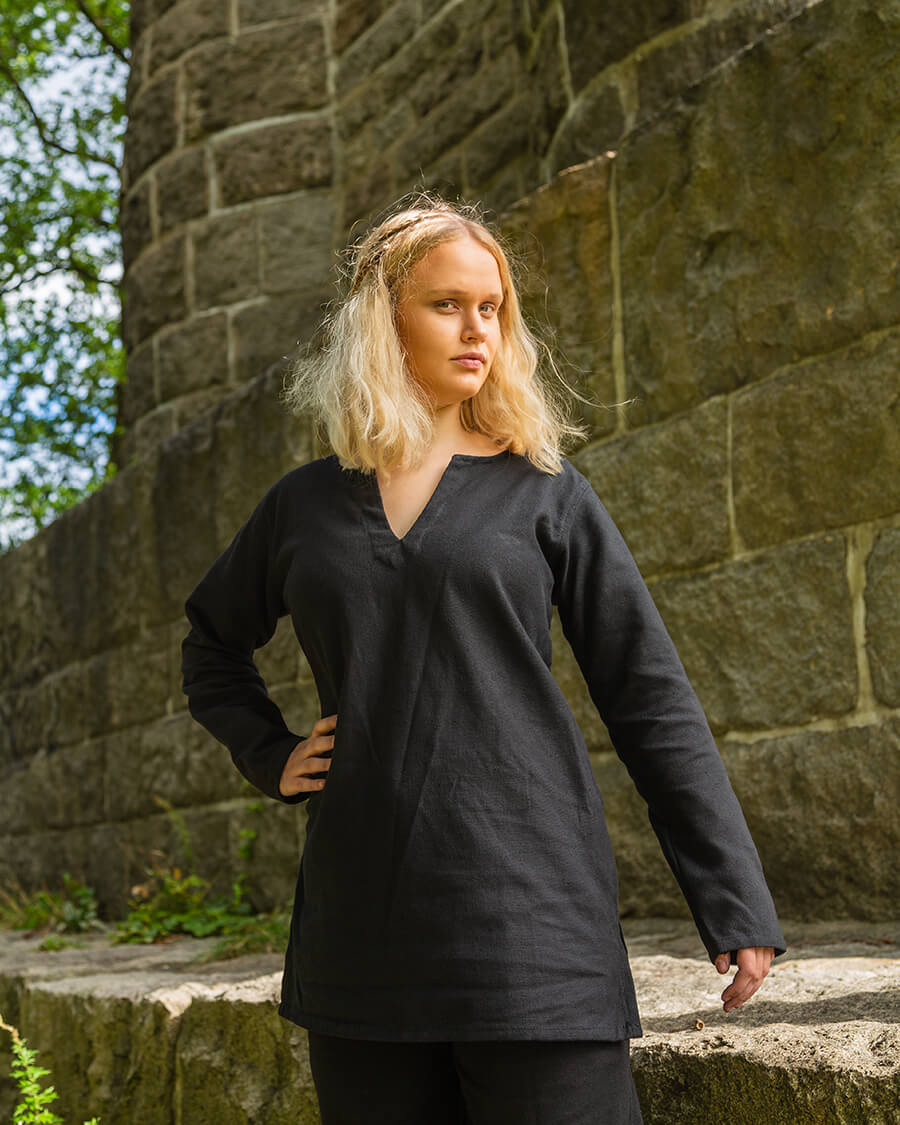 Túnica vikinga modelo Tronde, color negro