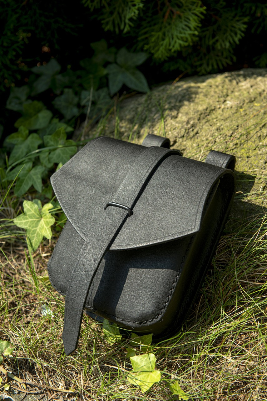 Bolso medieval modelo Tostig, cuero negro