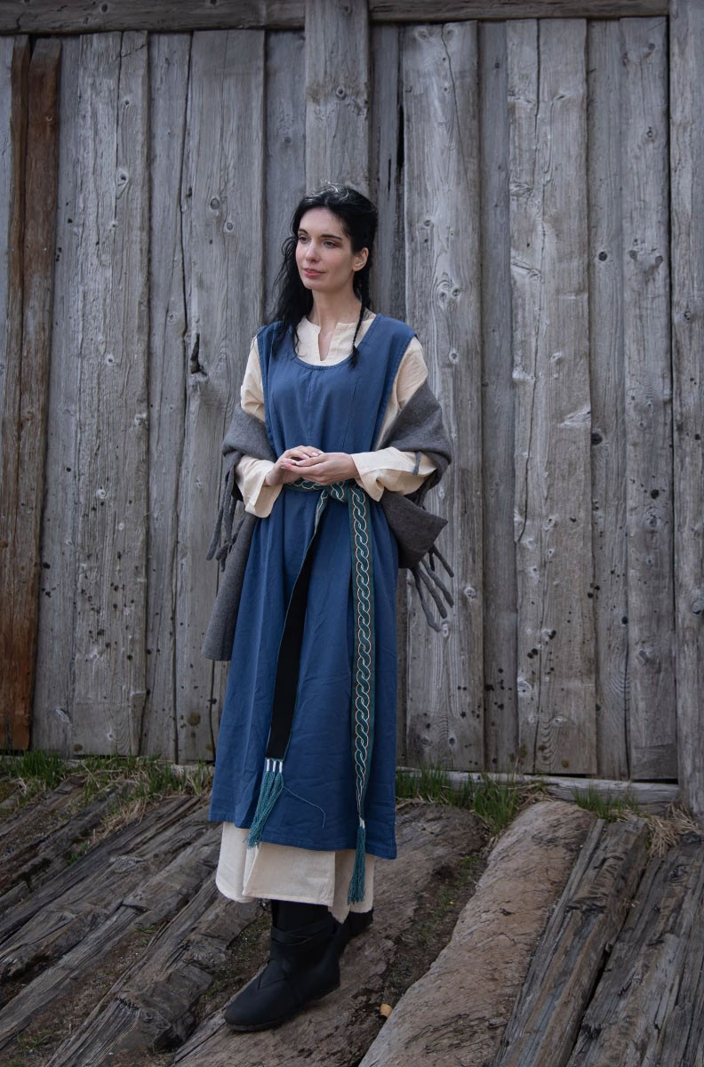Vestido medieval modelo Gerda, color azul
