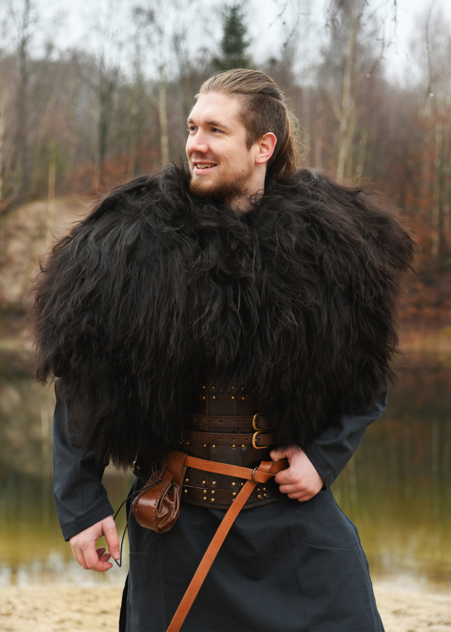 Piel Berserker negra para guerreros (130x60 cm.)