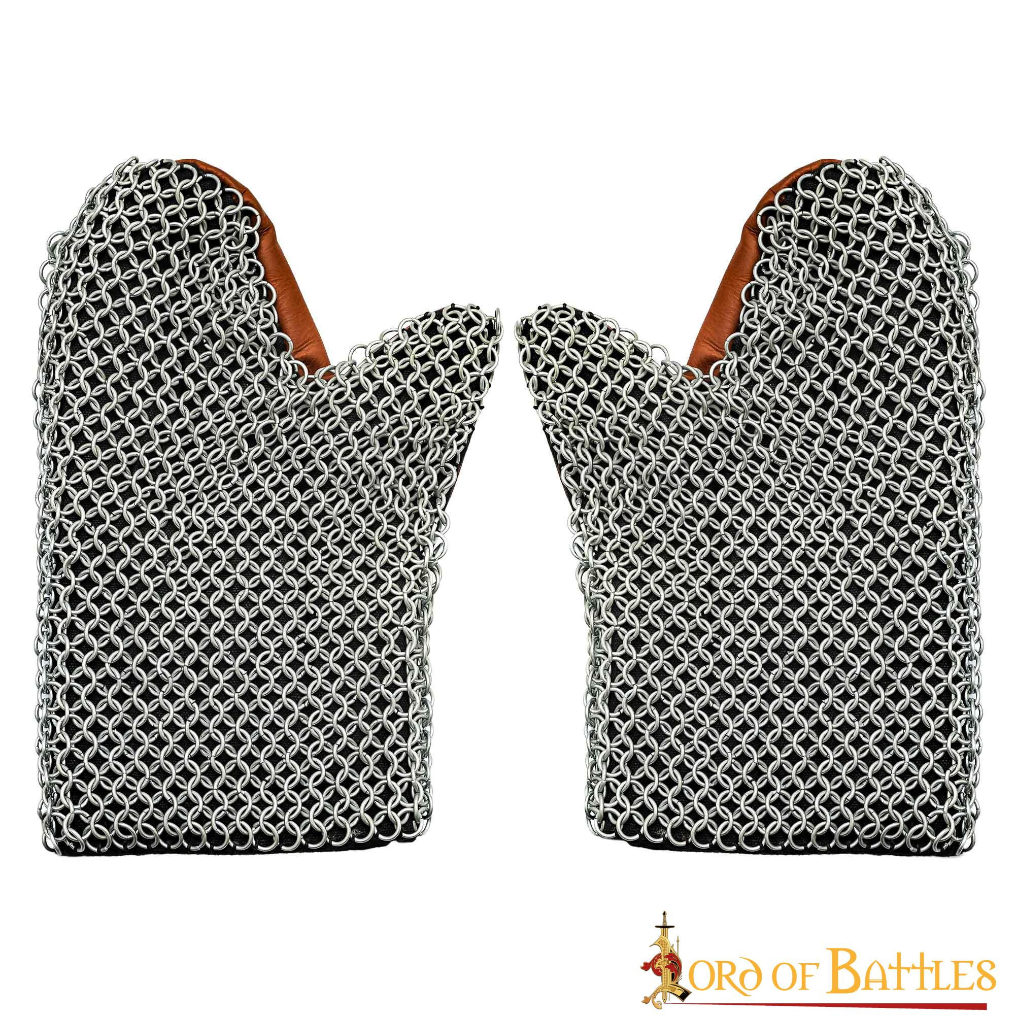 Manoplas medievales con cota de malla