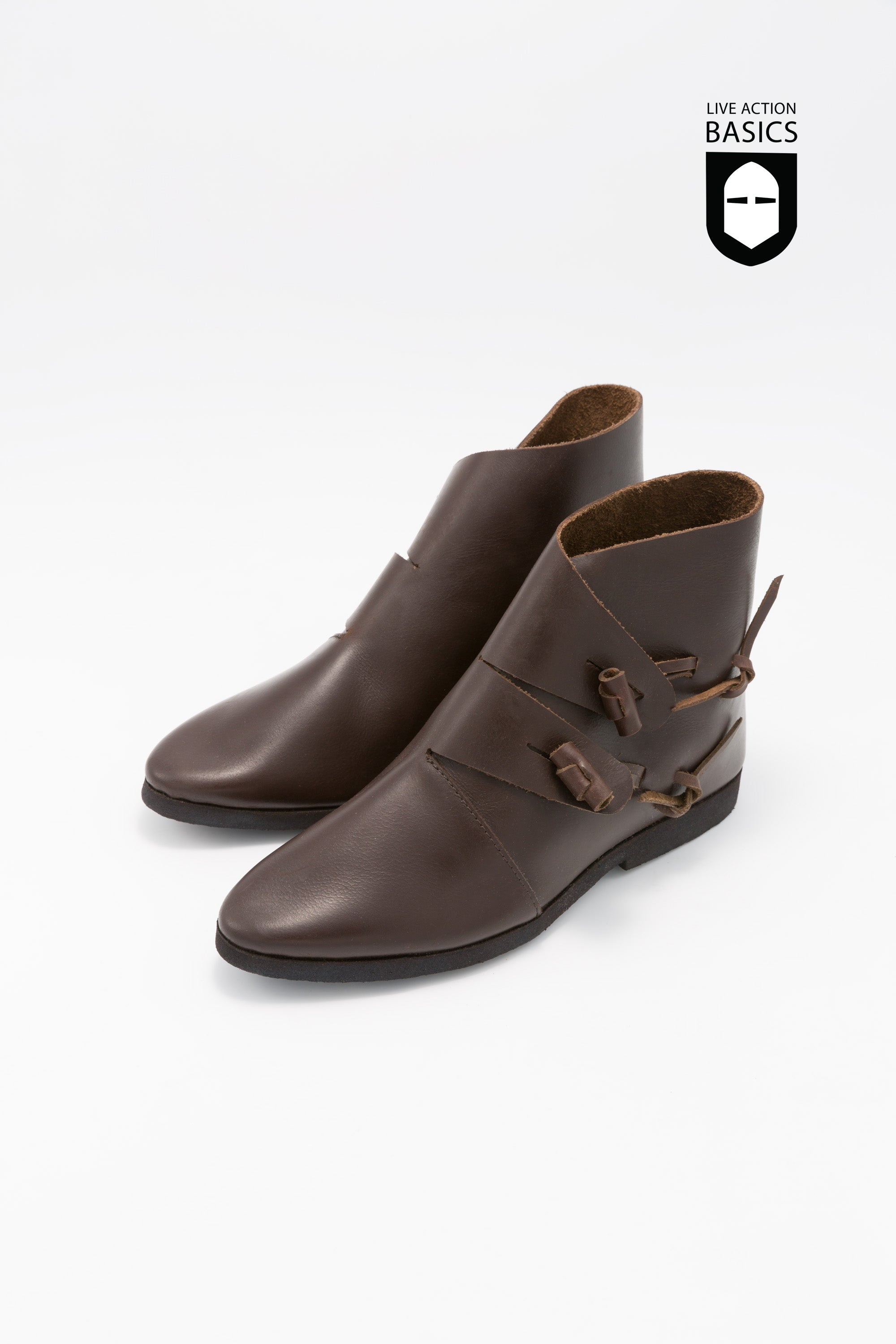 Zapatos medievales con cierre lateral nudo