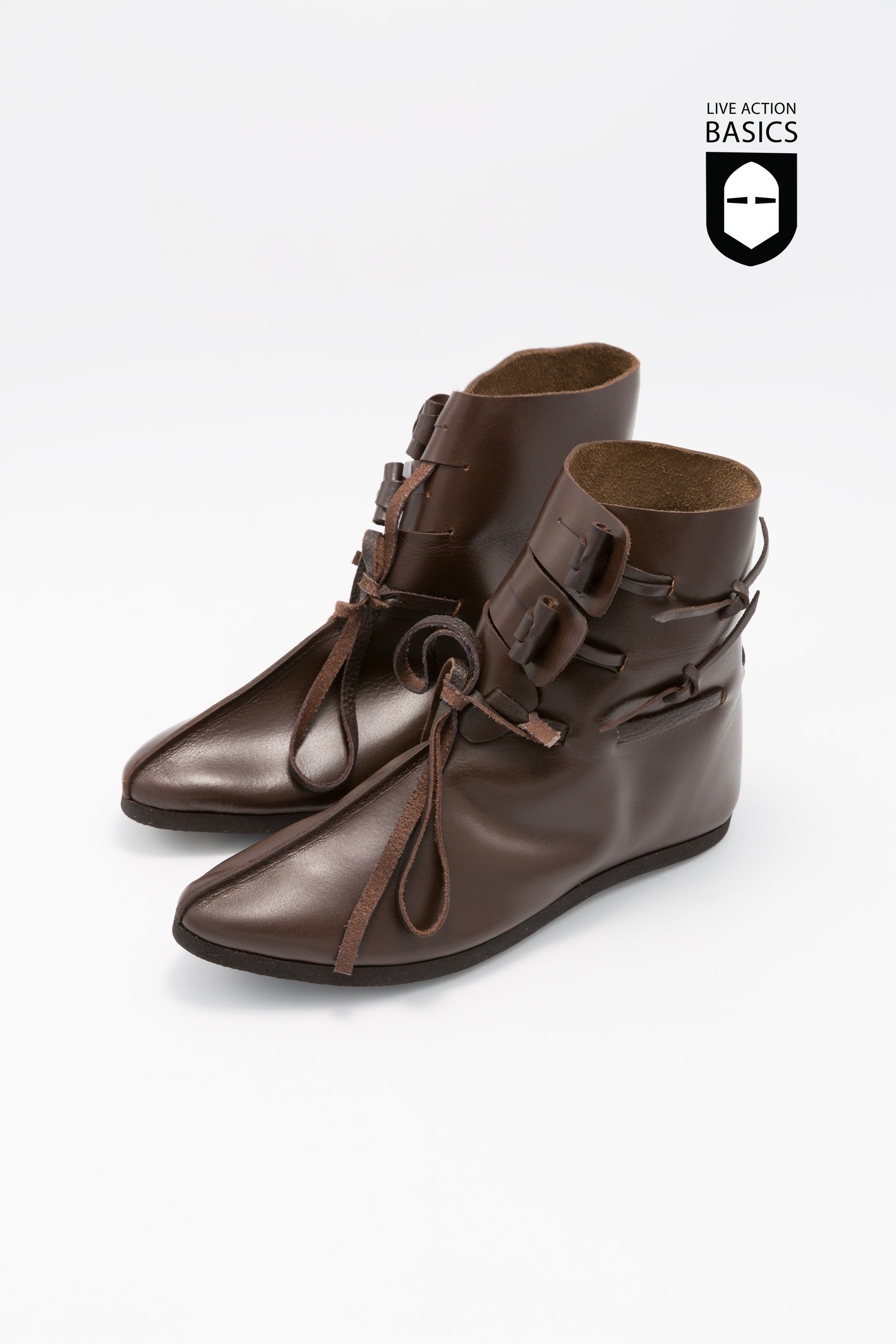 Botas altas medievales con cierre frontal nudo