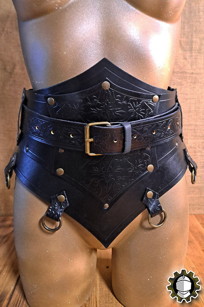 Corsé medieval cuero con cinturón modelo Senua, color negro