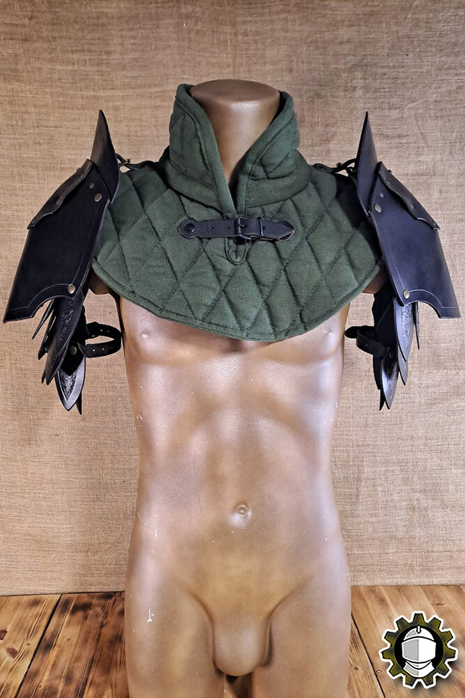 Hombreras medievales cuero modelo Namor, color negro