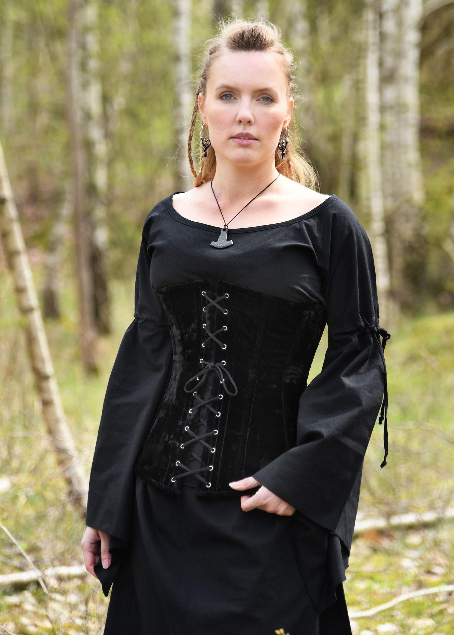 Corsé medieval grande en terciopelo negro