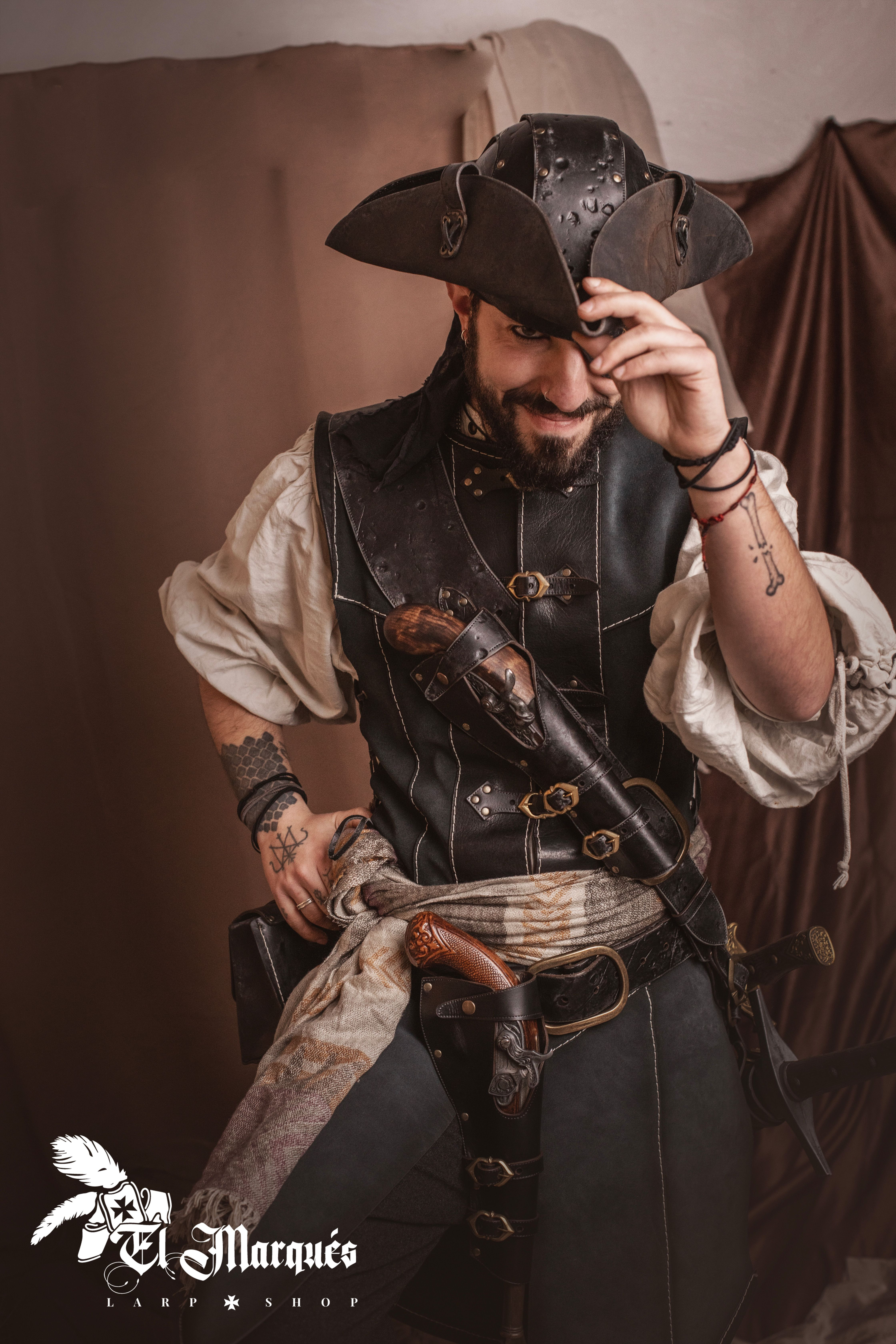 Cuera negra para piratas, hombres