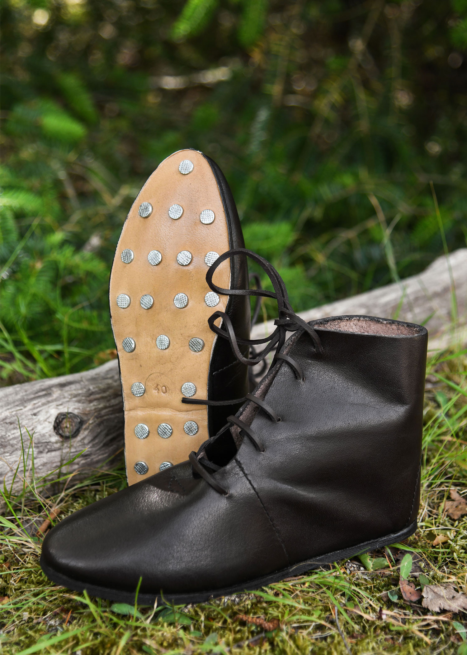 Zapatos medievales altos con cordones