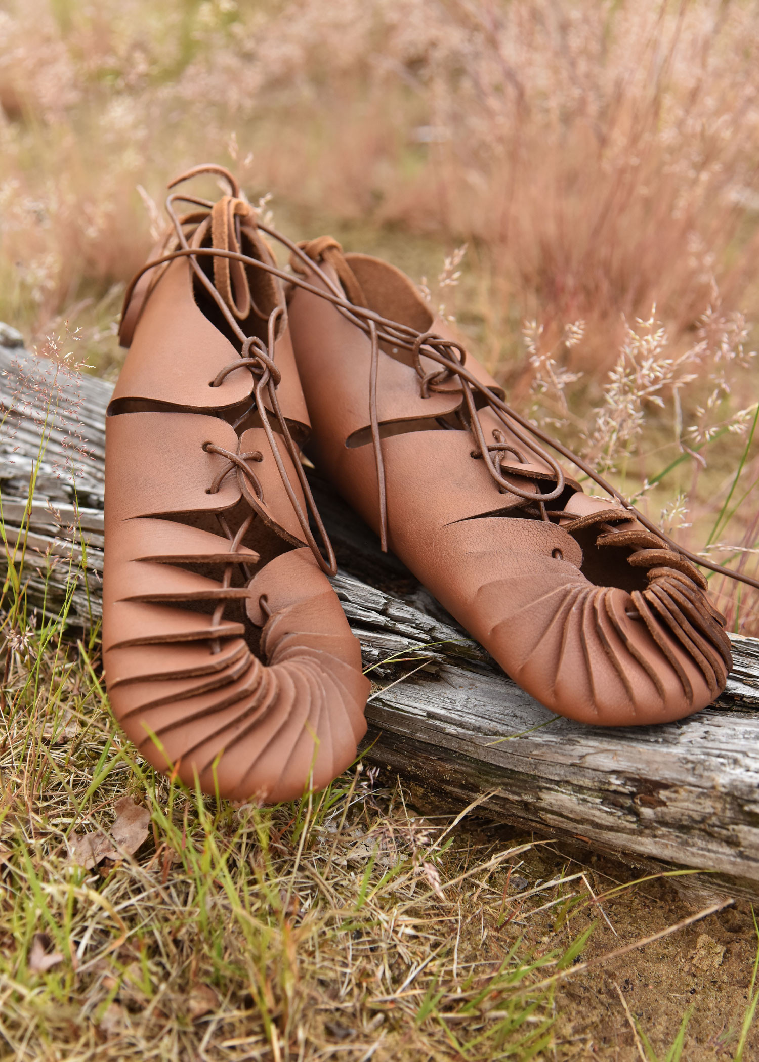 Sandalias romanas cuero marrón, con cierre cordones