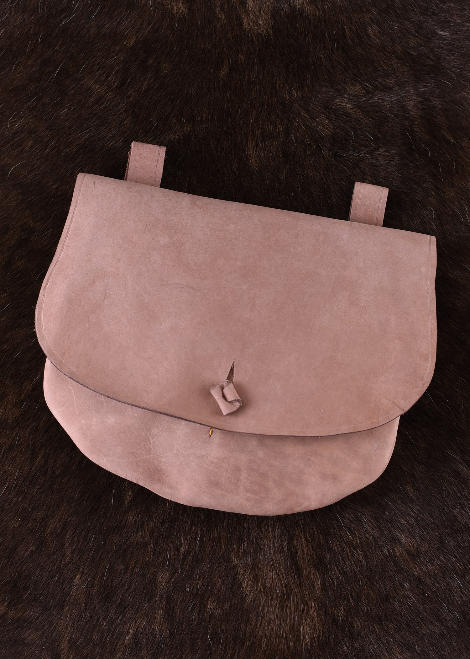 Bolso de piel con trabillas para cinturón, forma curva