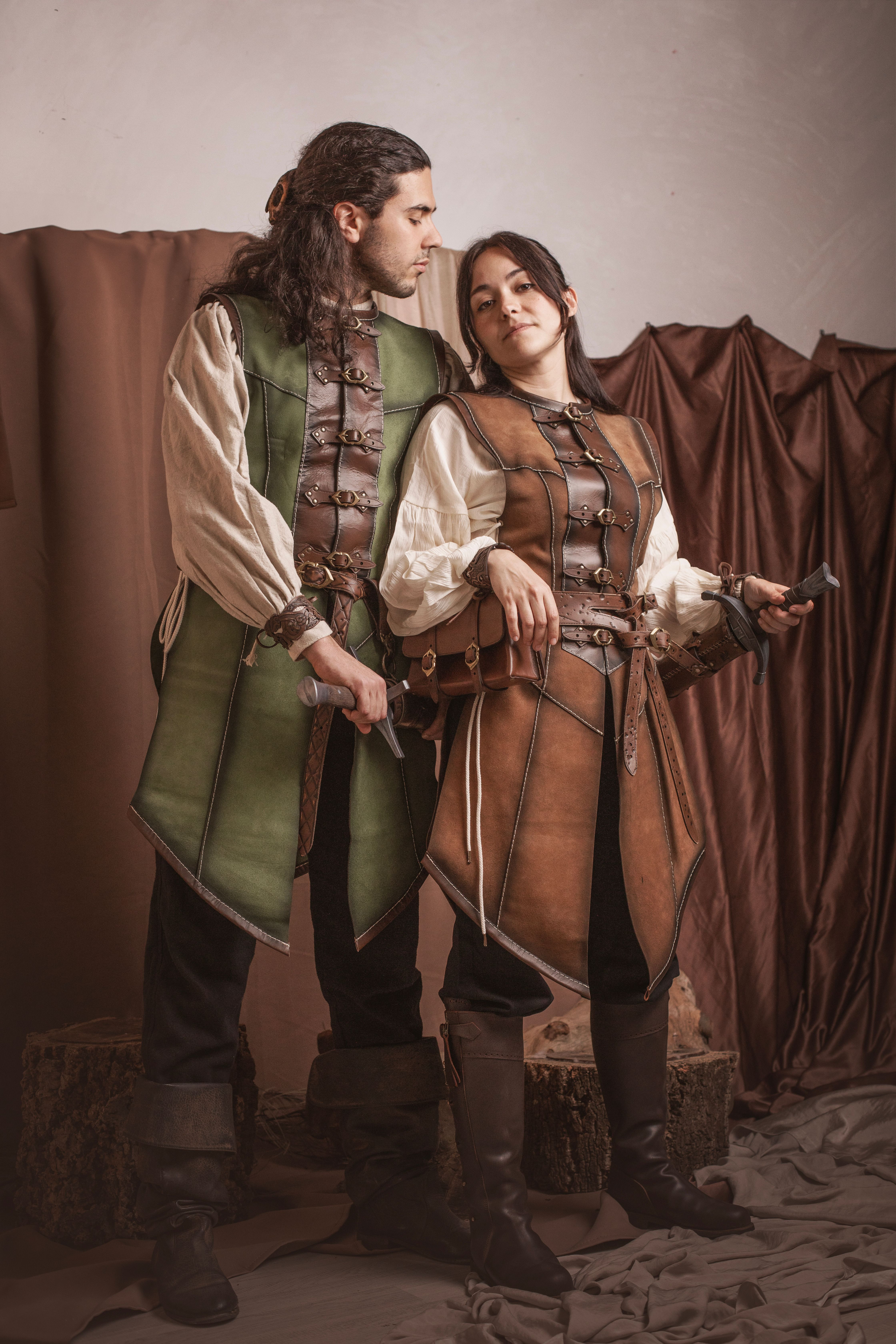 Cuera medieval larga marrón en piel de serraje, hombre