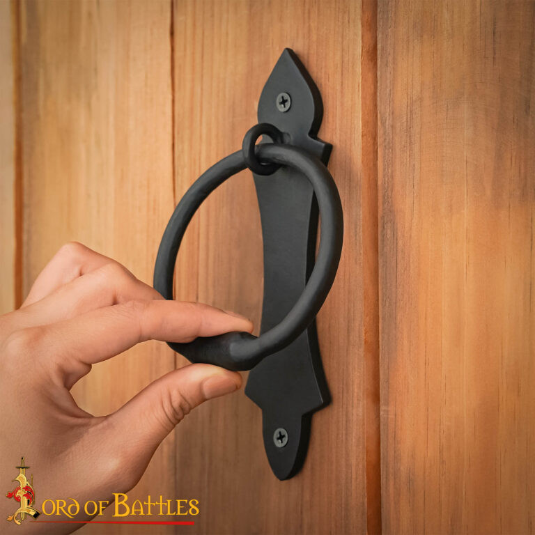 Aldaba medieval puerta forjada a mano