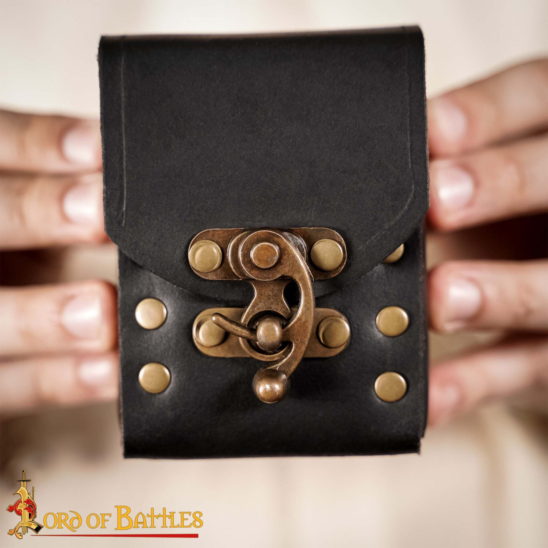 Bolso pequeño en cuero para cinturón, color negro